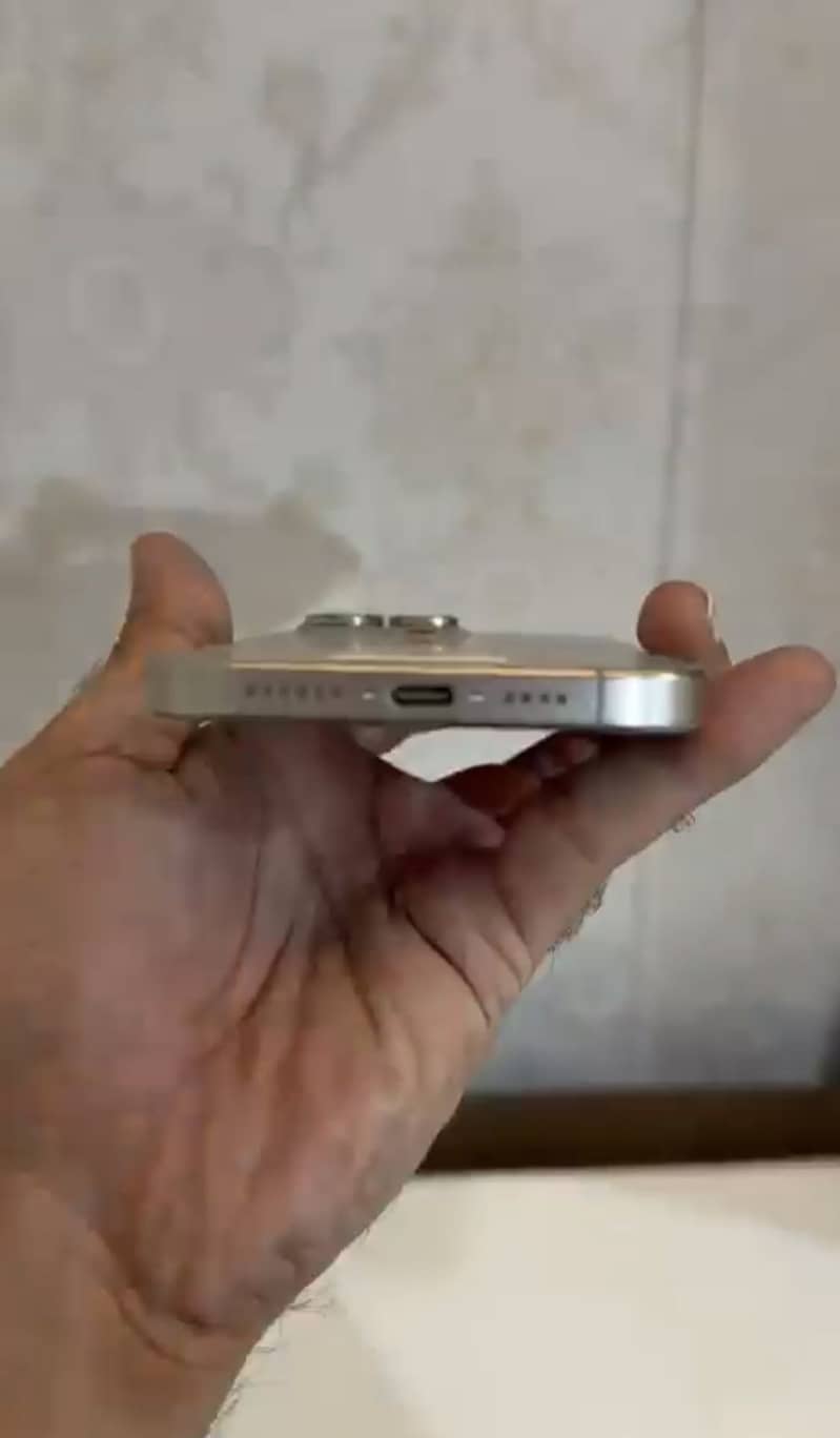 Apple iPhone 15 Pro Max 2