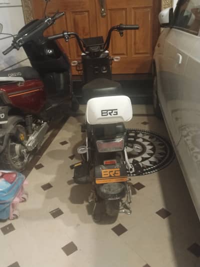 Sale Electric scootery which use only 2 month