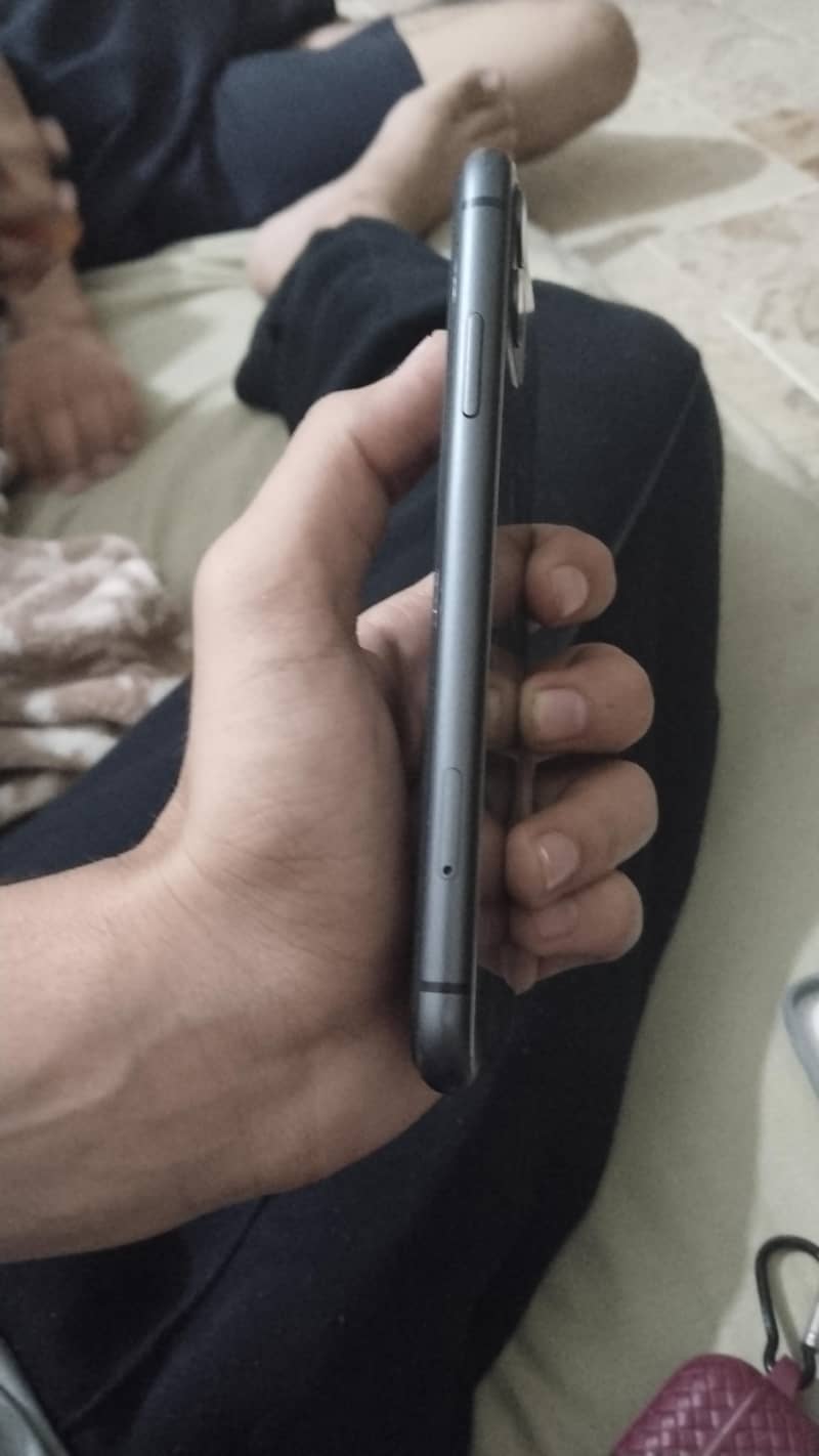 Apple iPhone 11 0