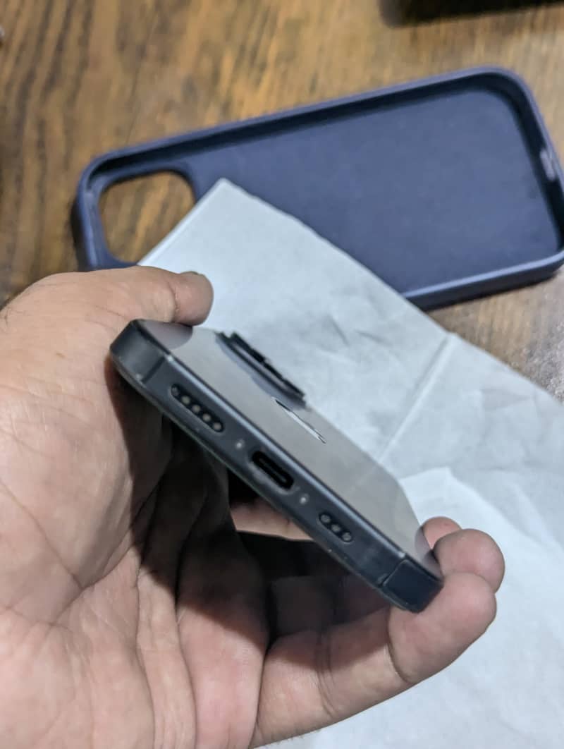Apple iPhone 15 4