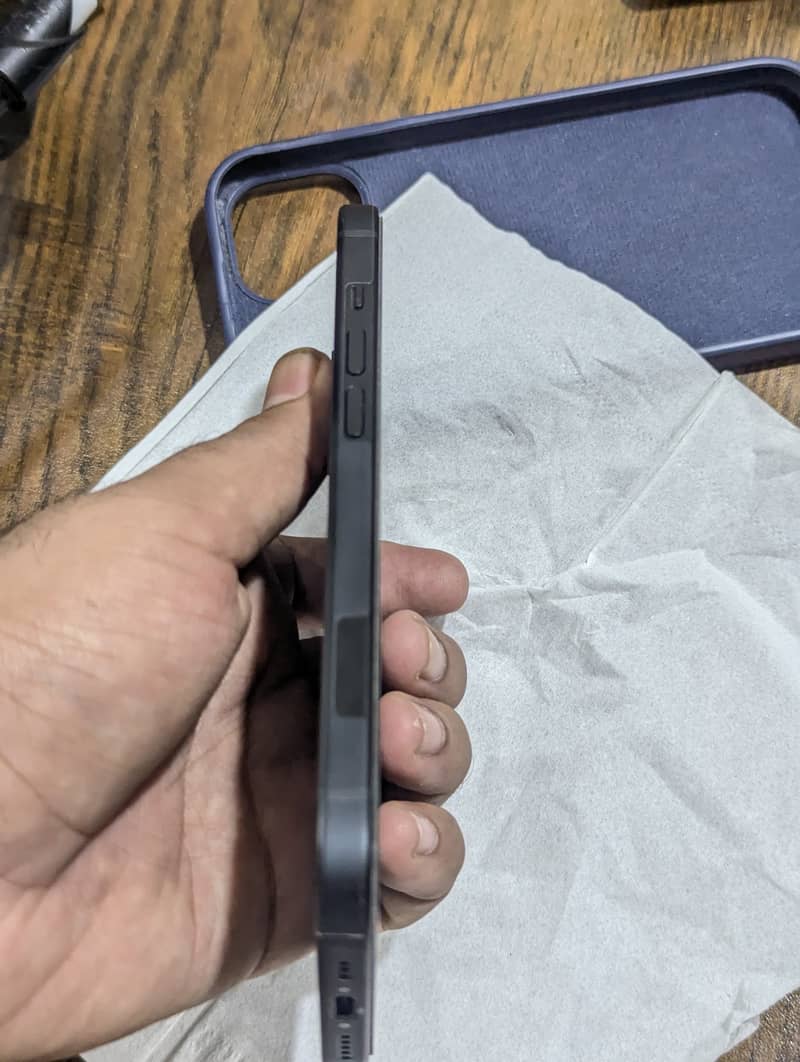 Apple iPhone 15 6