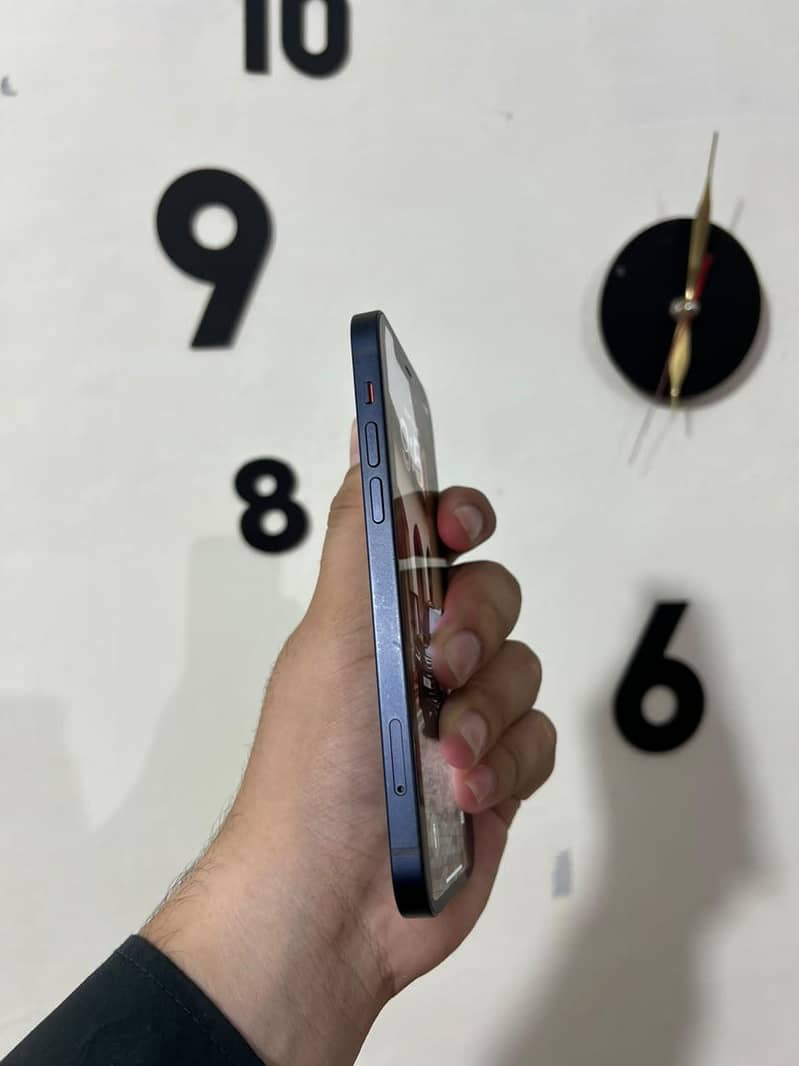 Apple iPhone 12 3