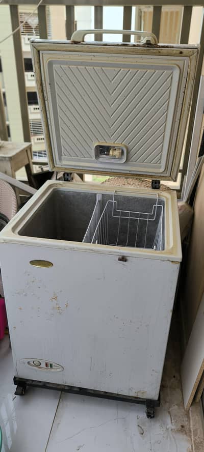 Waves single door deep freezer