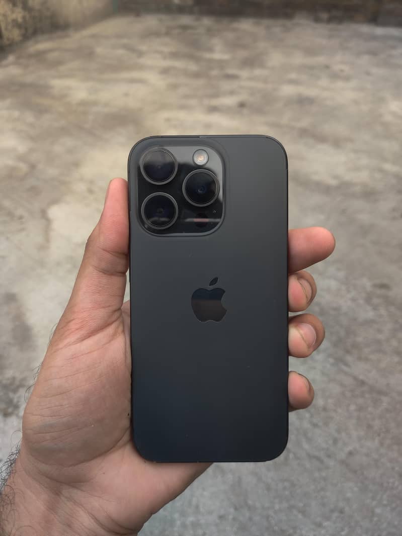 iPhone 15 Pro  — Black Titanium 4