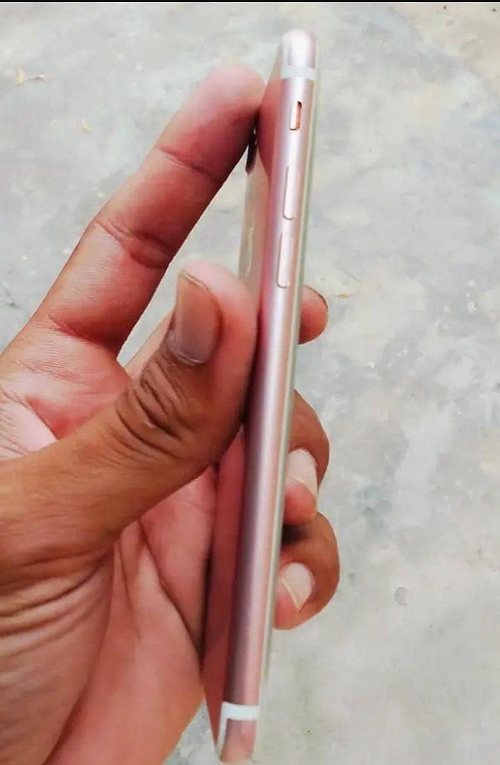 Apple iPhone 7 1