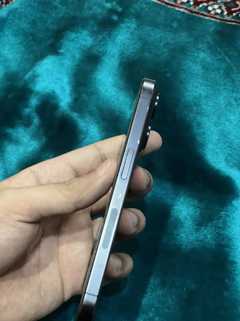 Apple iPhone 15 Pro 1