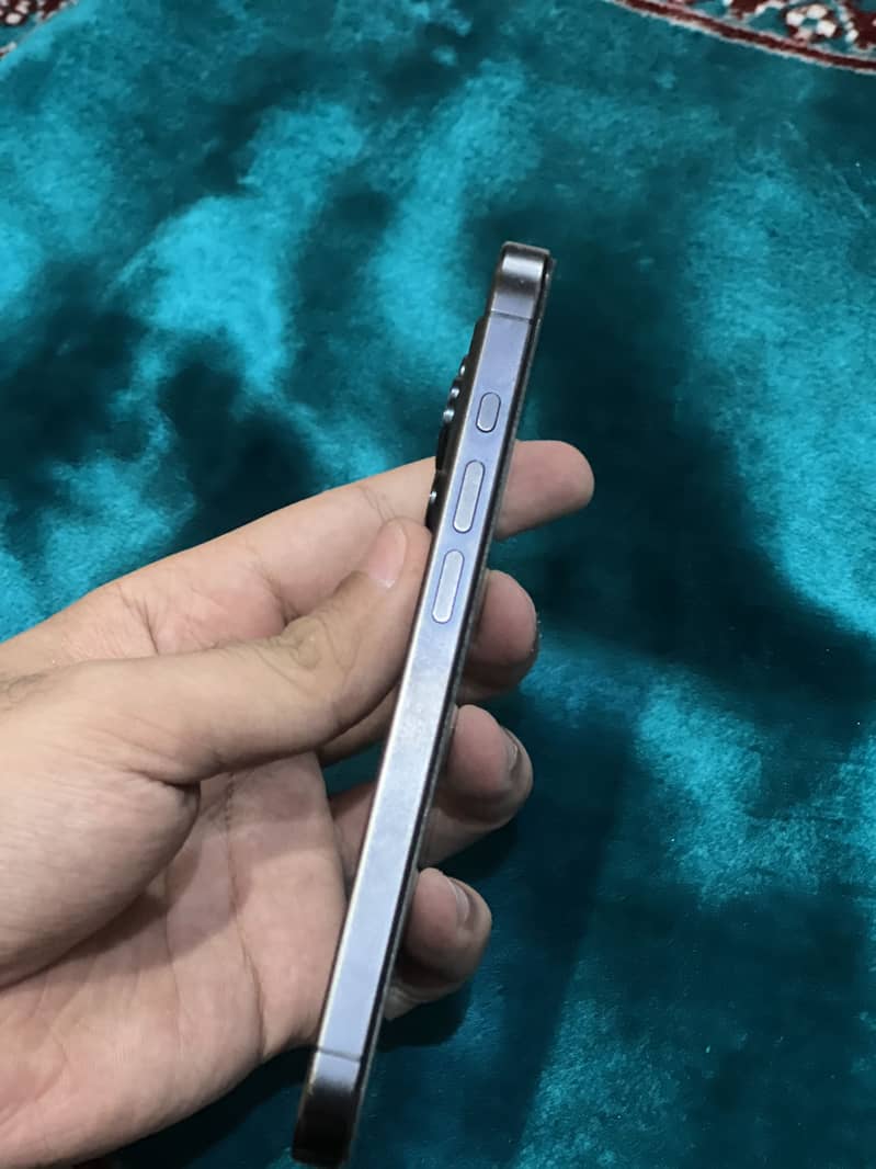 Apple iPhone 15 Pro 3