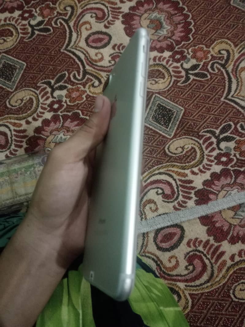 Apple iPhone 7 Plus 5