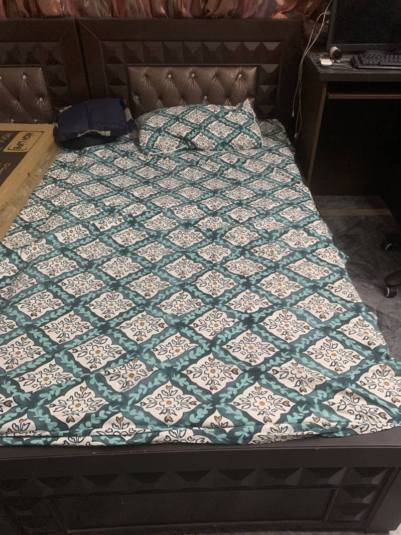 Single bed (without mattress) 0