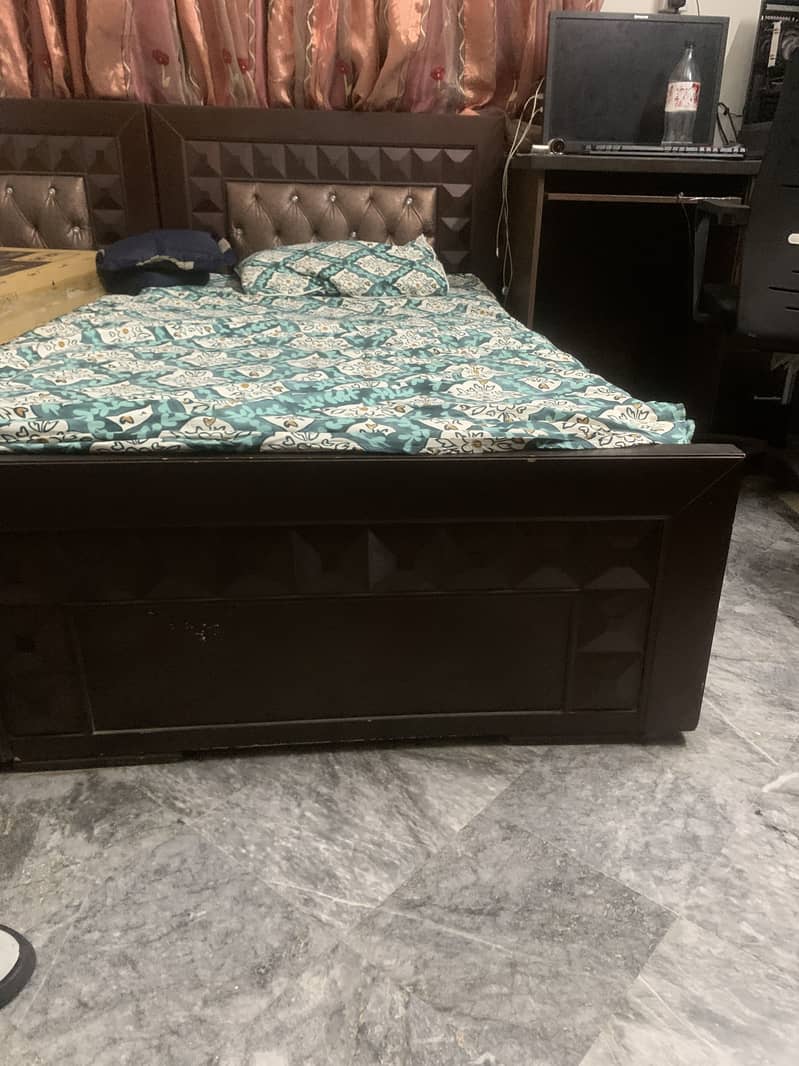 Single bed (without mattress) 1