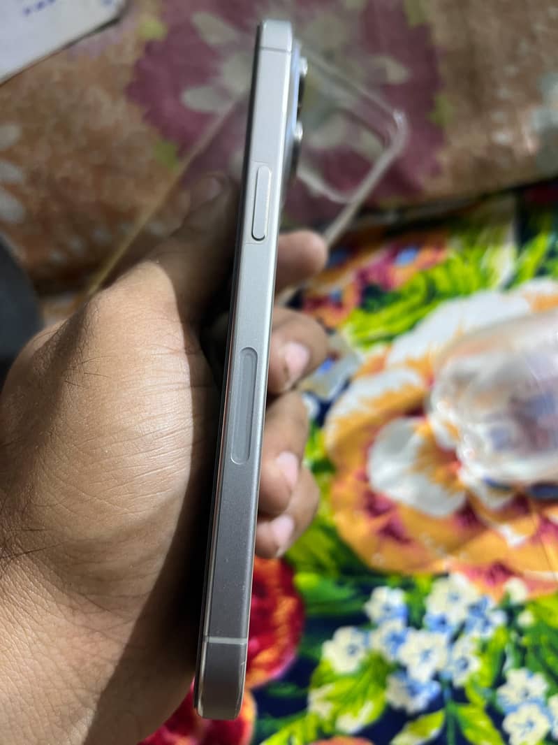 Apple iPhone 15 Pro max 3