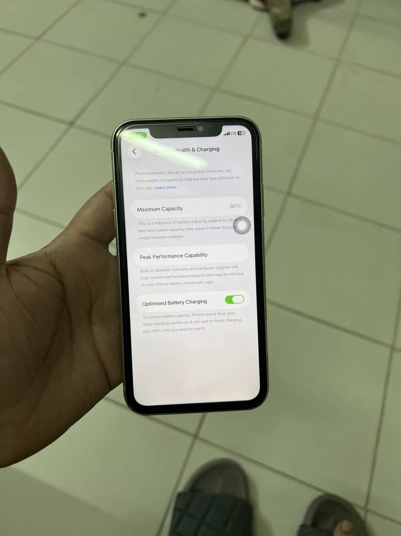 Apple iPhone 11 0