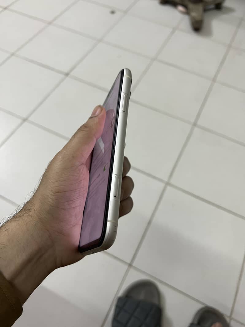 Apple iPhone 11 3
