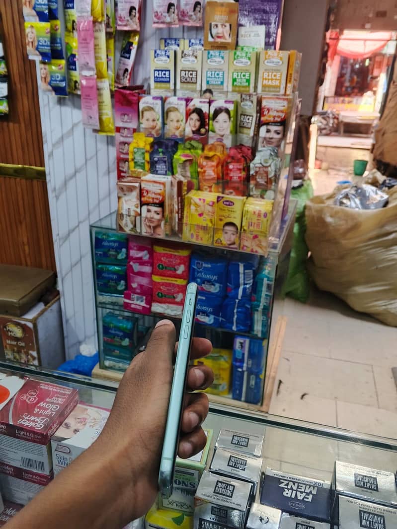 Apple iPhone 11 8