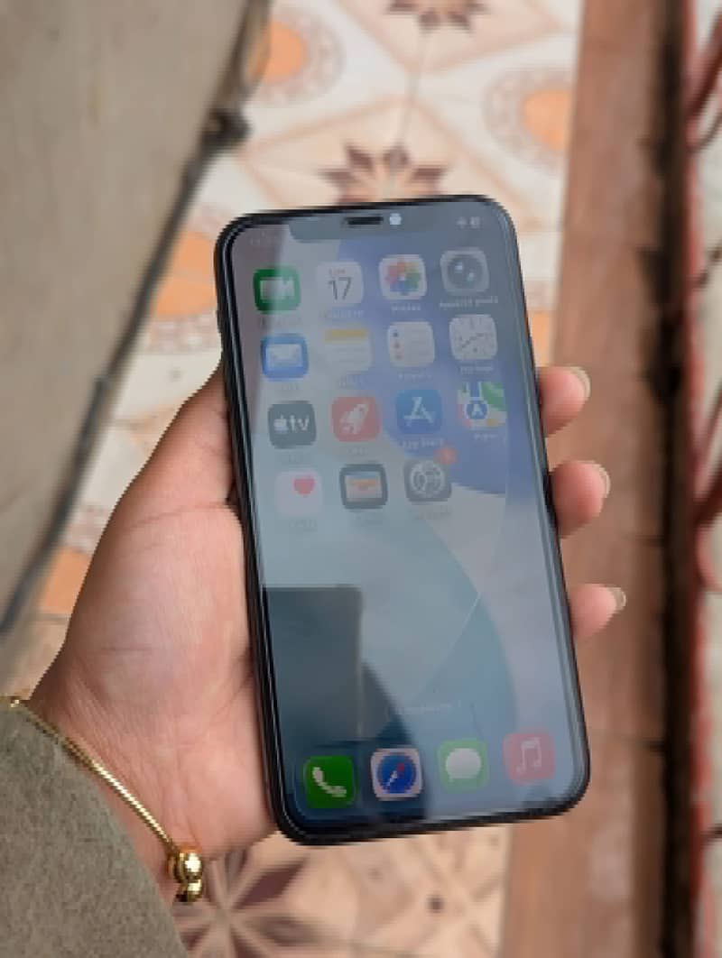 Apple iPhone 11 Pro 1