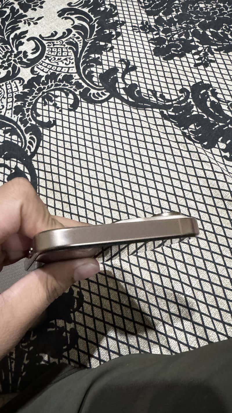 Apple iPhone 16 Pro Max 3