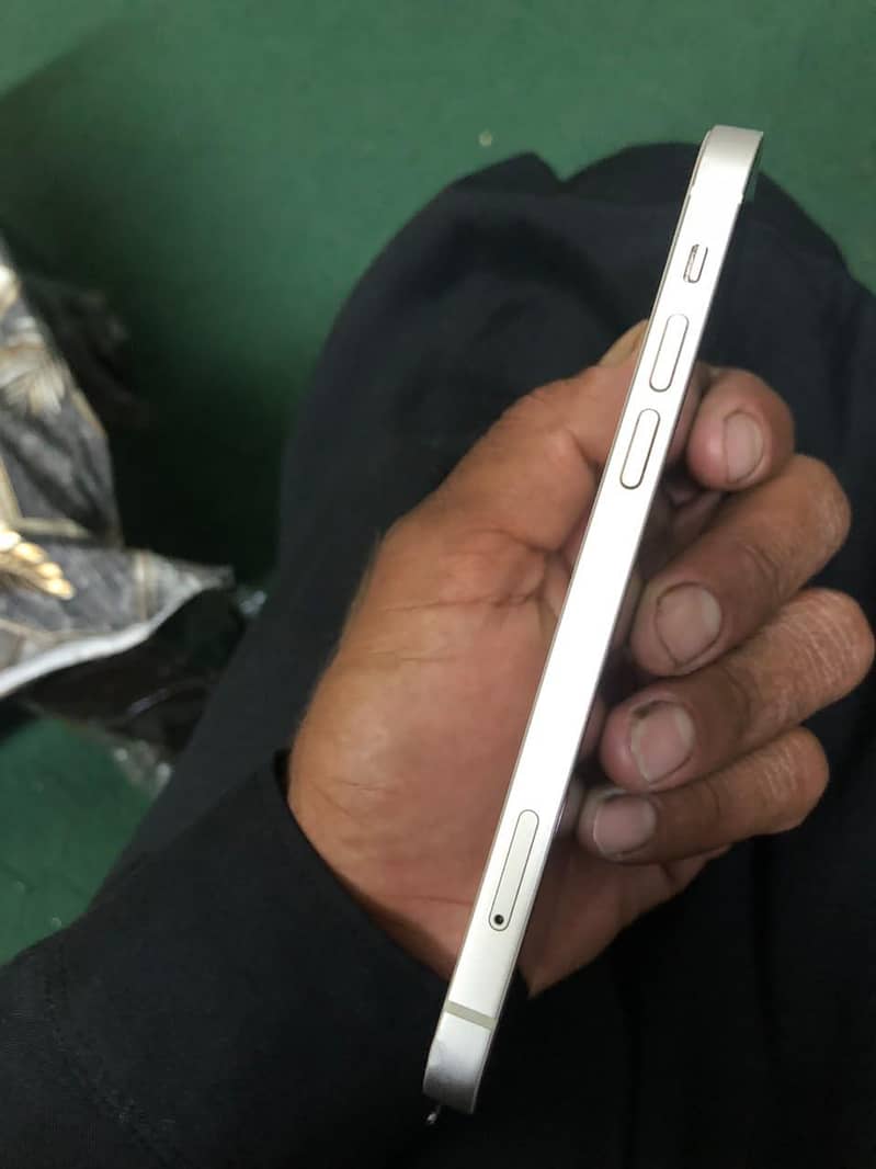 Apple iPhone 12 1
