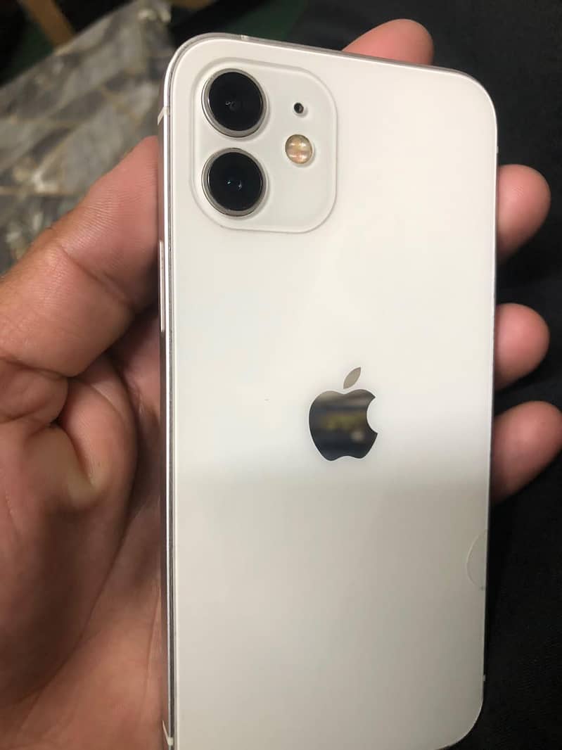 Apple iPhone 12 4