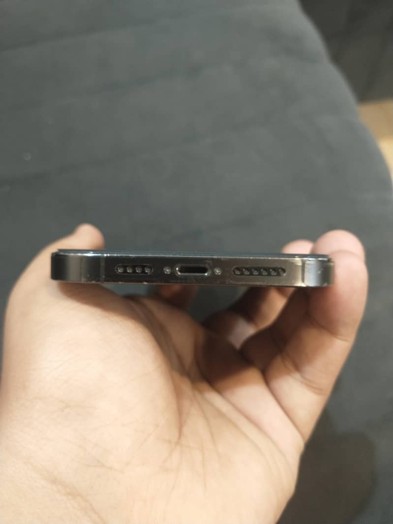 Apple iPhone 13 Pro Max 4