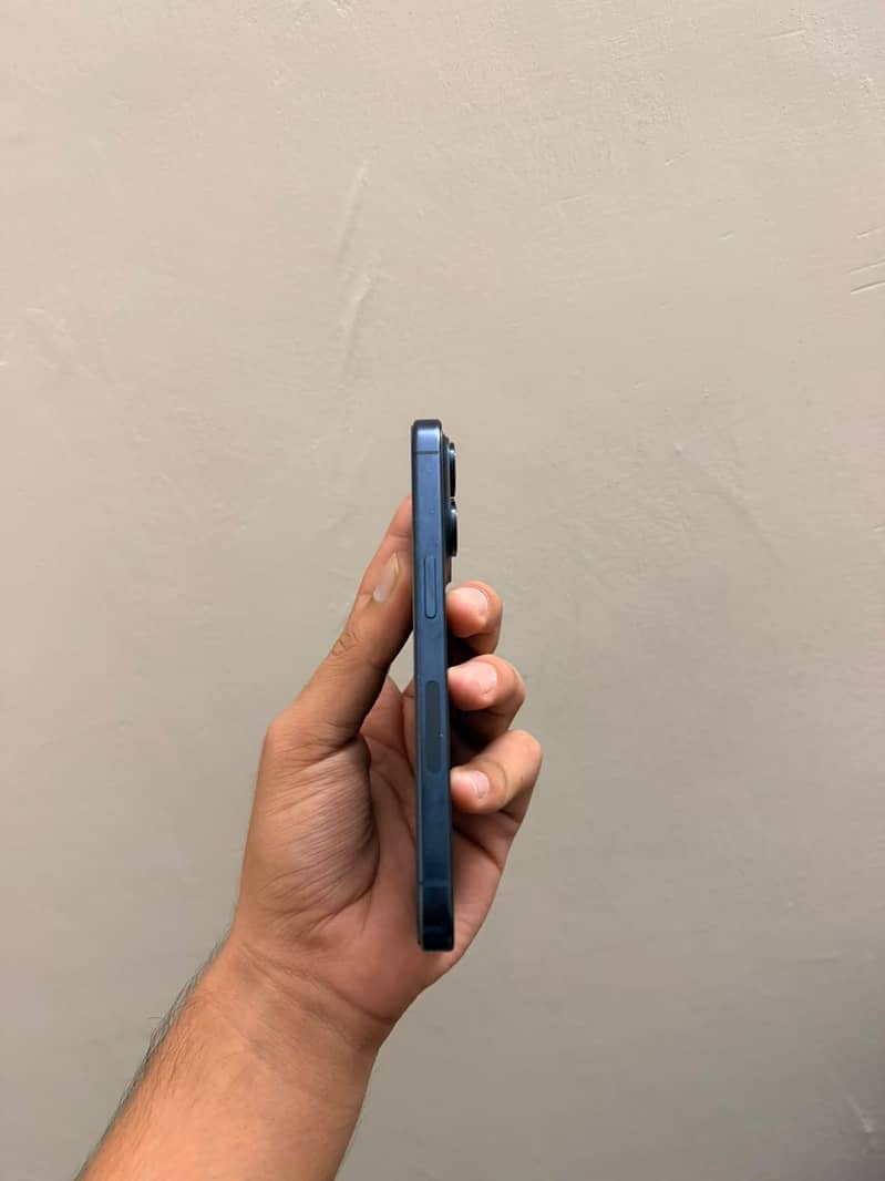 Apple iPhone 15 Pro 3