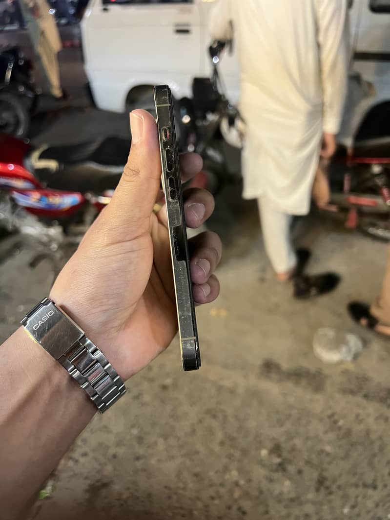 iPhone 14 Pro 4
