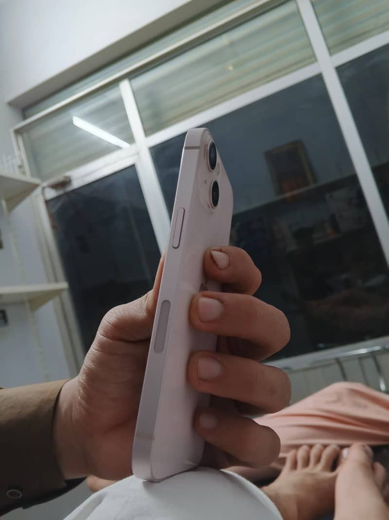 Apple iPhone 13 2