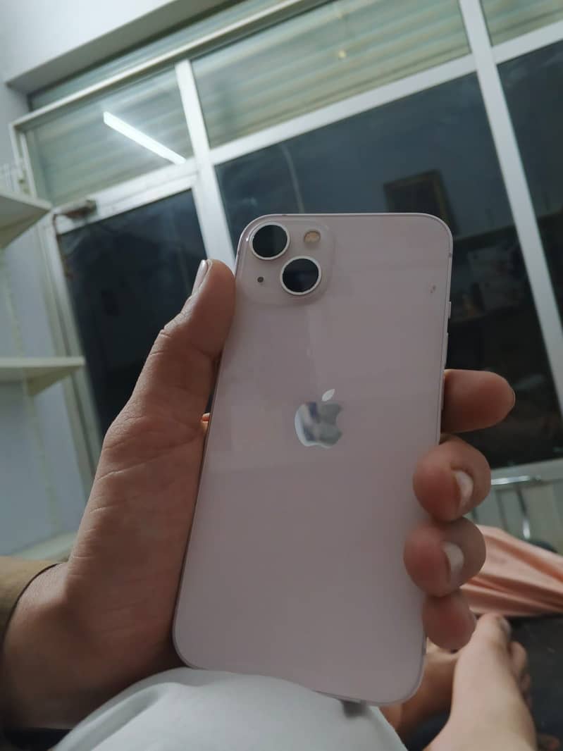 Apple iPhone 13 4