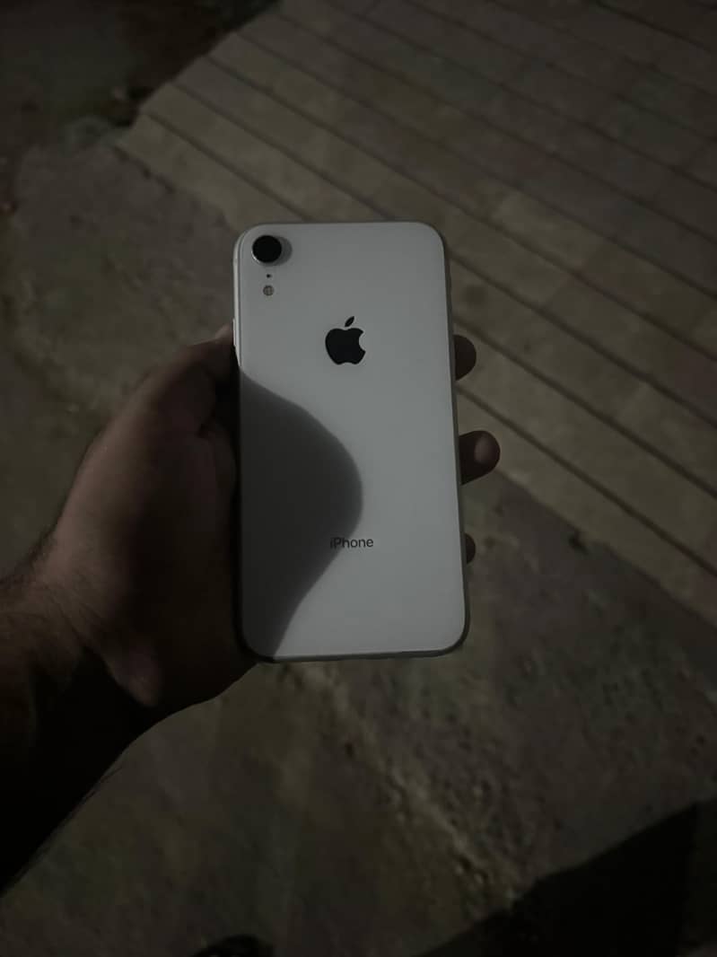 Apple iPhone XR 1