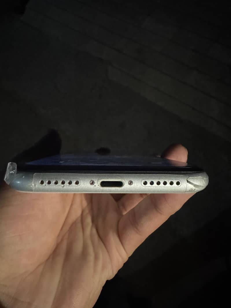 Apple iPhone XR 6