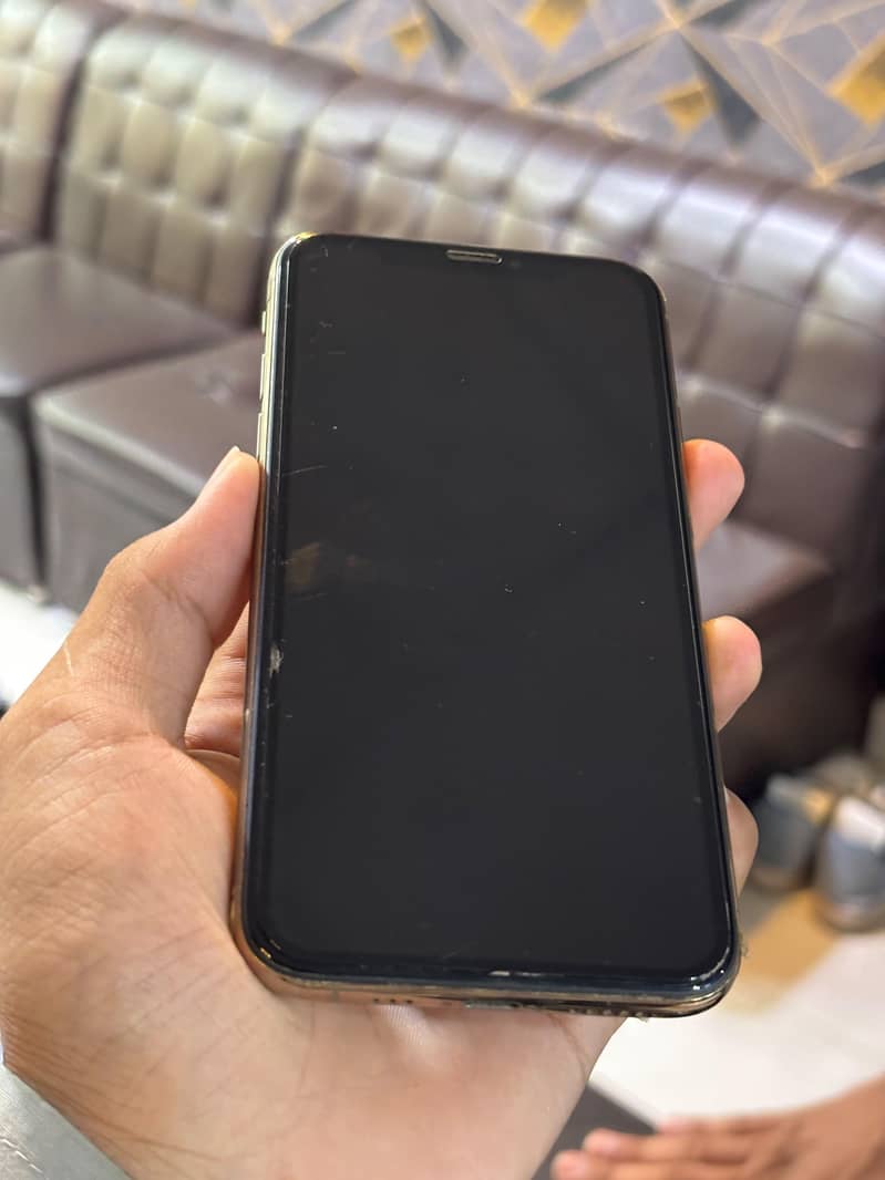 Apple iPhone XS 1