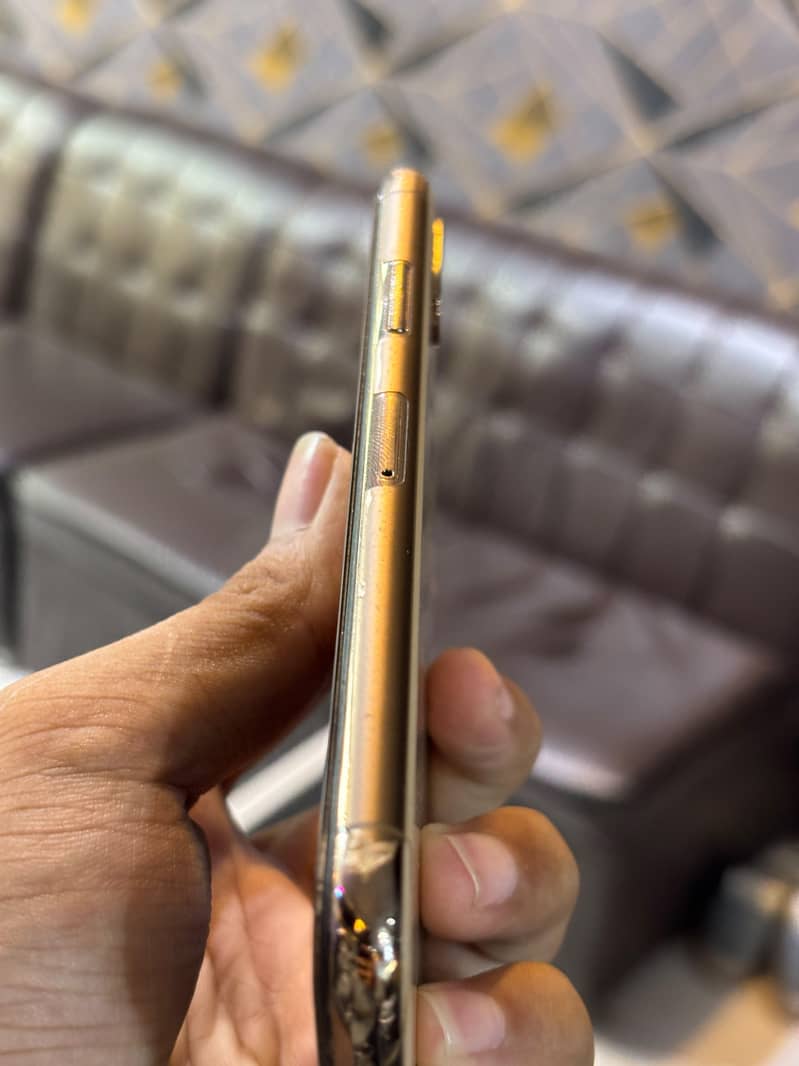 Apple iPhone XS 3