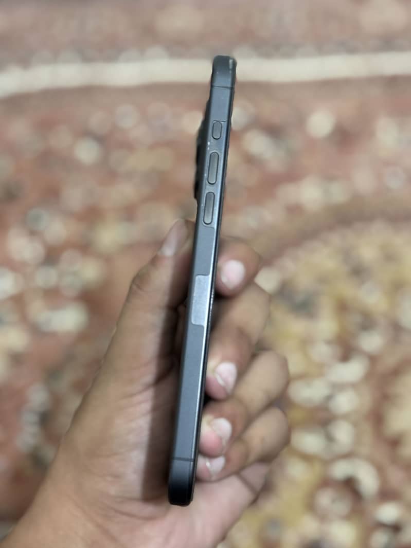 Apple iPhone 15 Pro Max 2