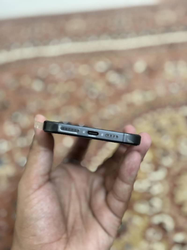 Apple iPhone 15 Pro Max 4