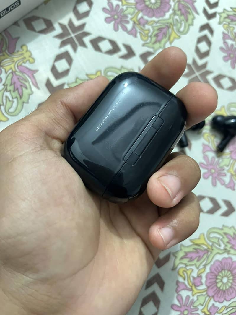 Zero Aura ear buds 10/10 condition 0