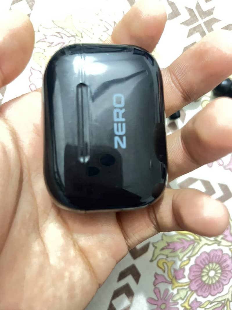 Zero Aura ear buds 10/10 condition 1