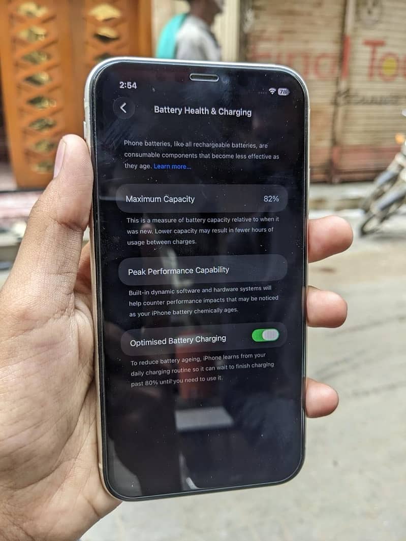 Apple iPhone 11 4