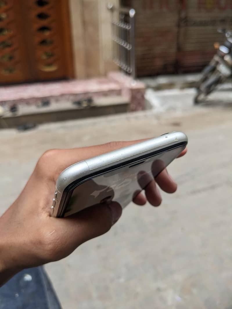 Apple iPhone 11 8