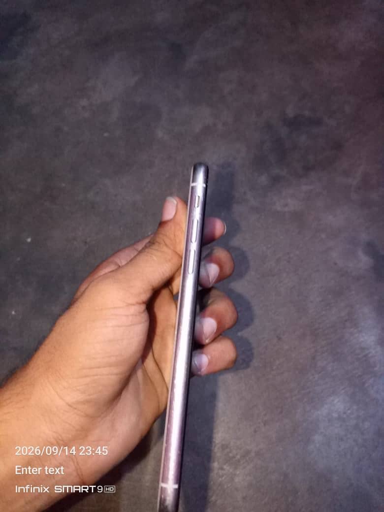 Apple iPhone X 4