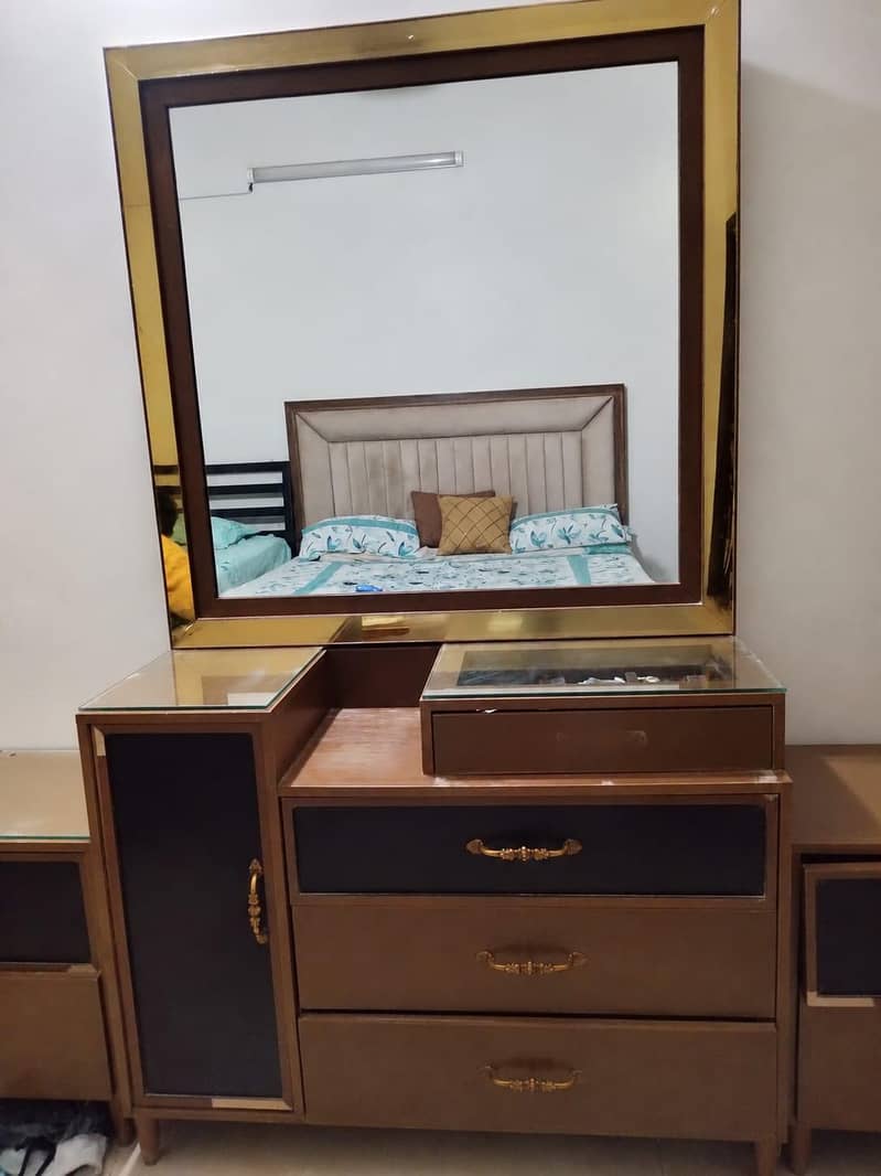 Showcase, Dressing 0