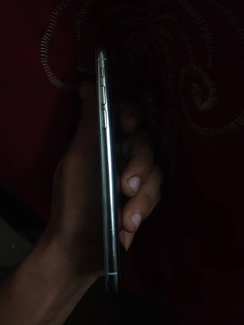 Apple iPhone X 4