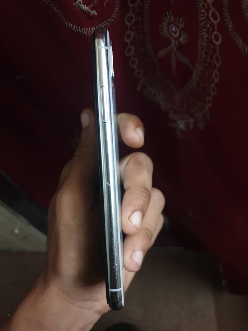 Apple iPhone X 6