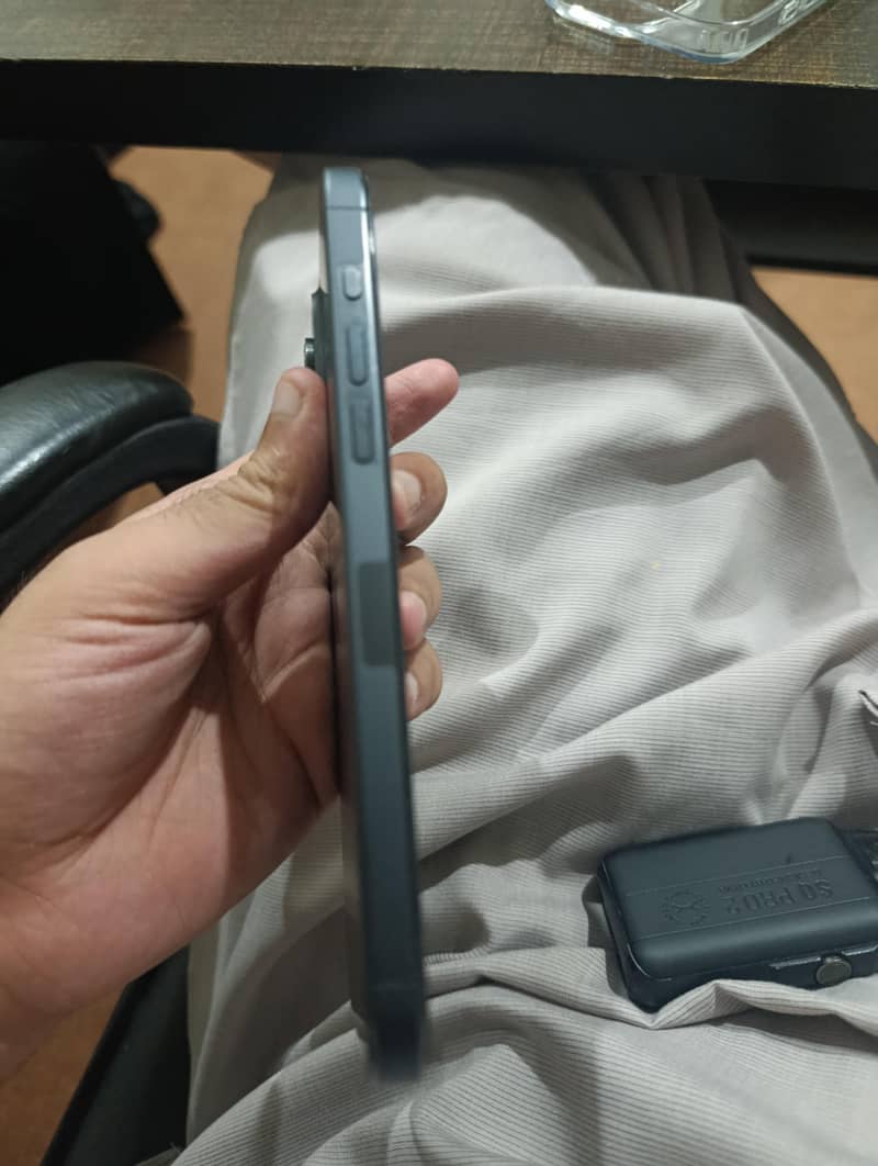 Apple iPhone 15 Pro Max 6
