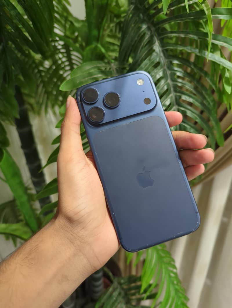 Apple iPhone 17 Pro Max 0