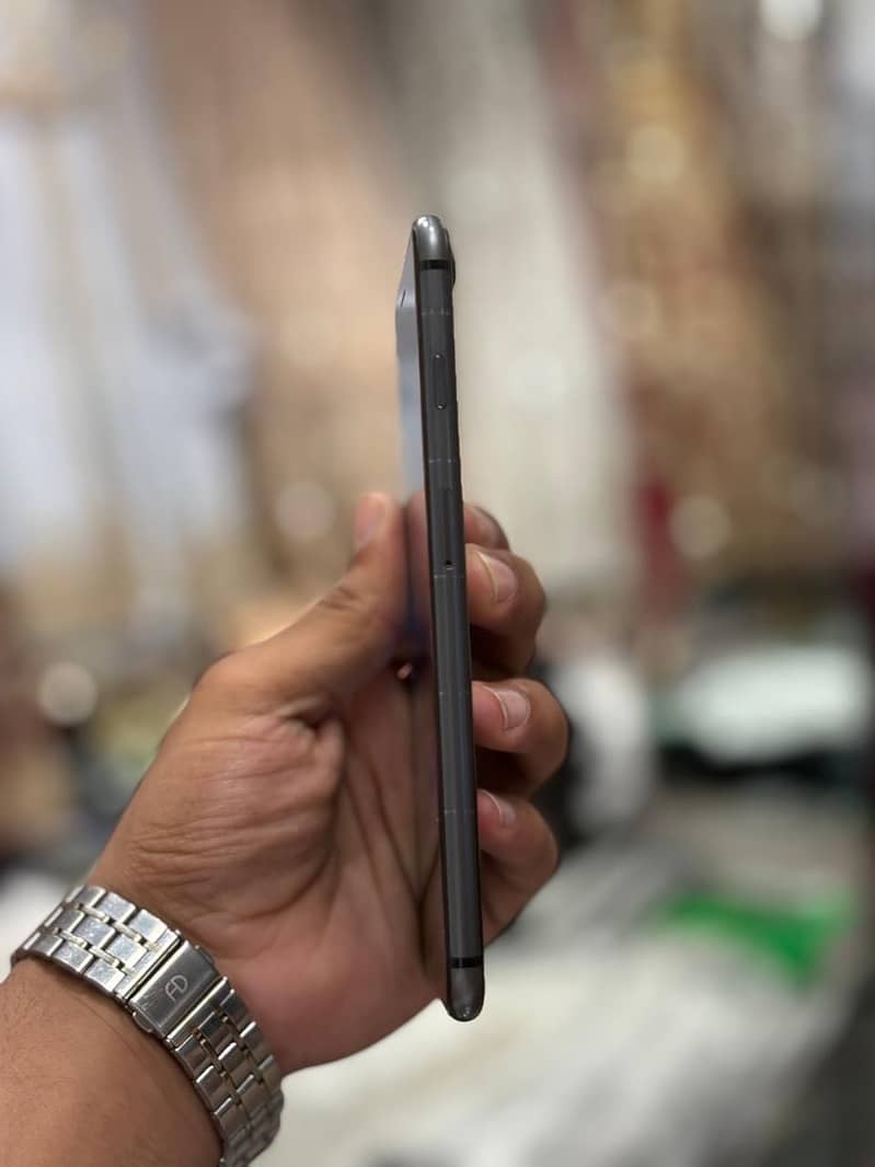 Apple iPhone 8 Plus 2