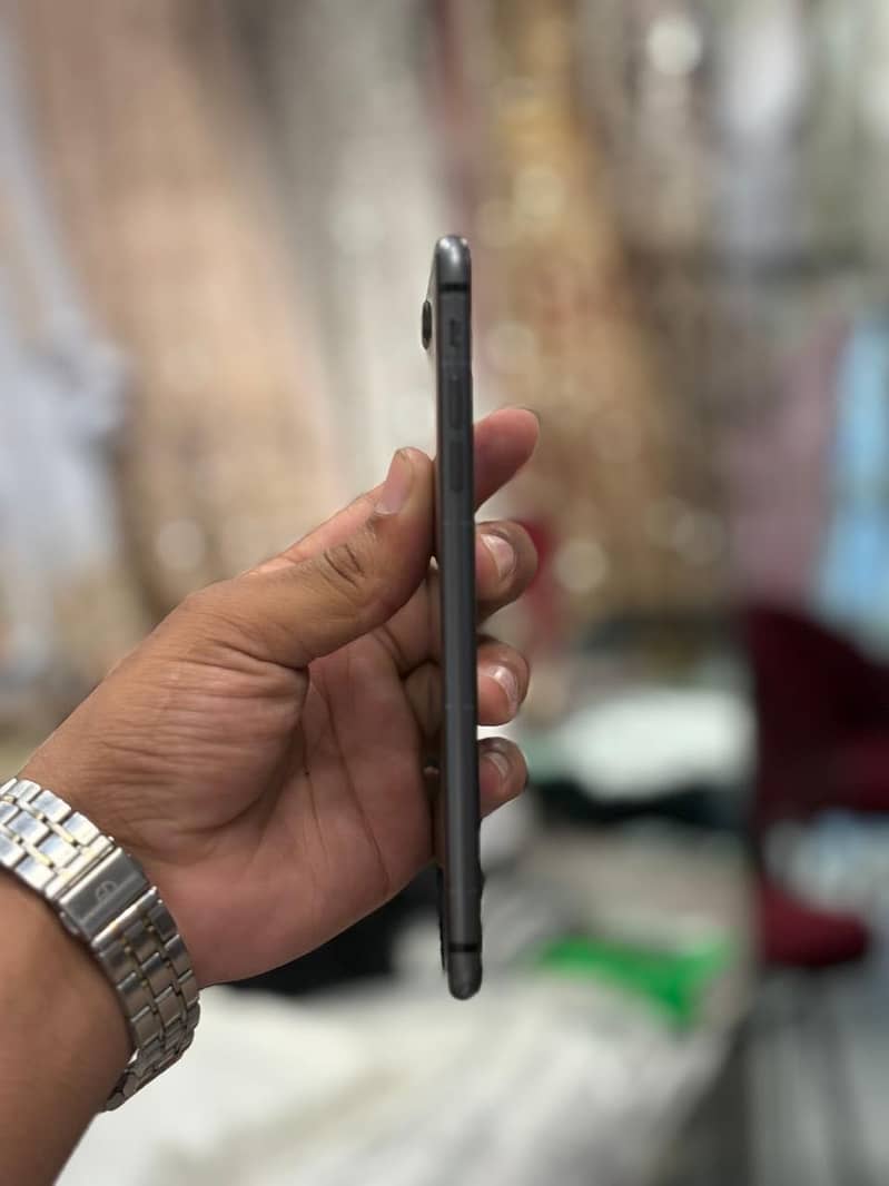 Apple iPhone 8 Plus 3
