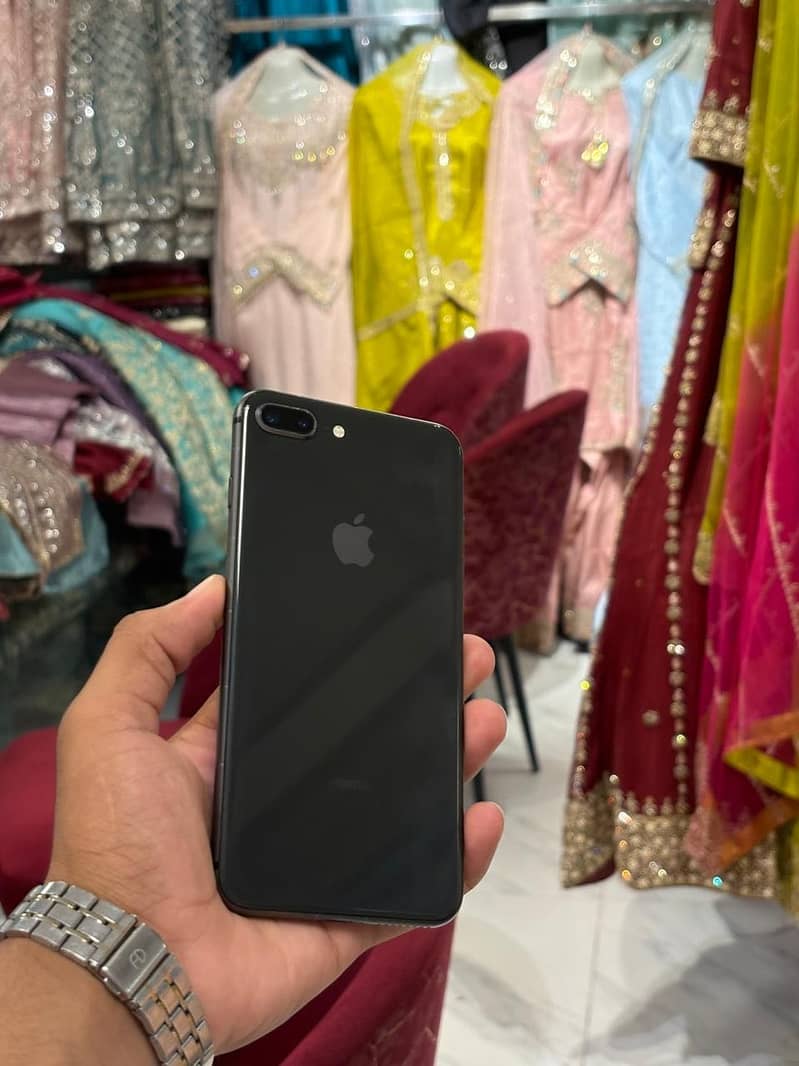 Apple iPhone 8 Plus 4