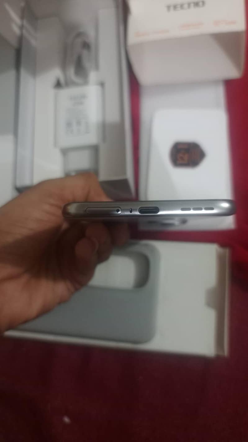 tecno spark40 pro plus 4