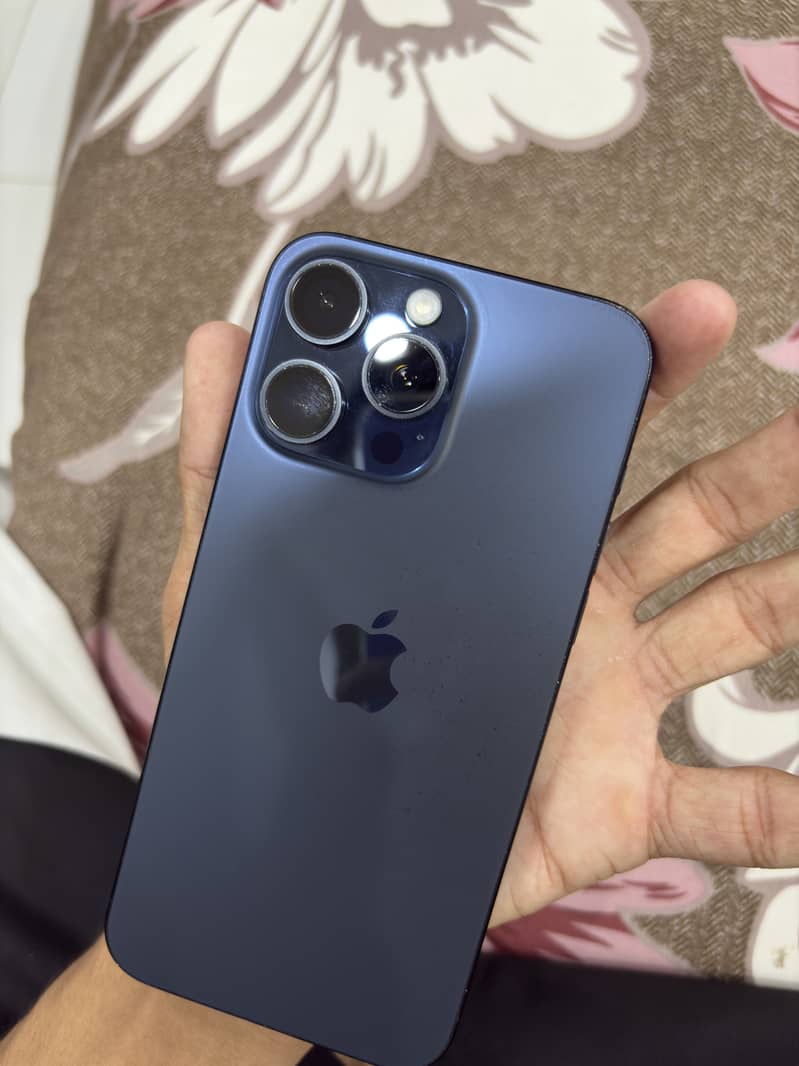 Apple iPhone 15 Pro Max 0