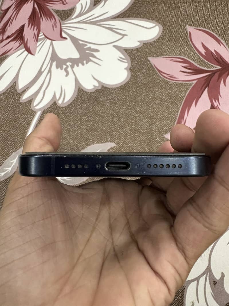 Apple iPhone 15 Pro Max 2