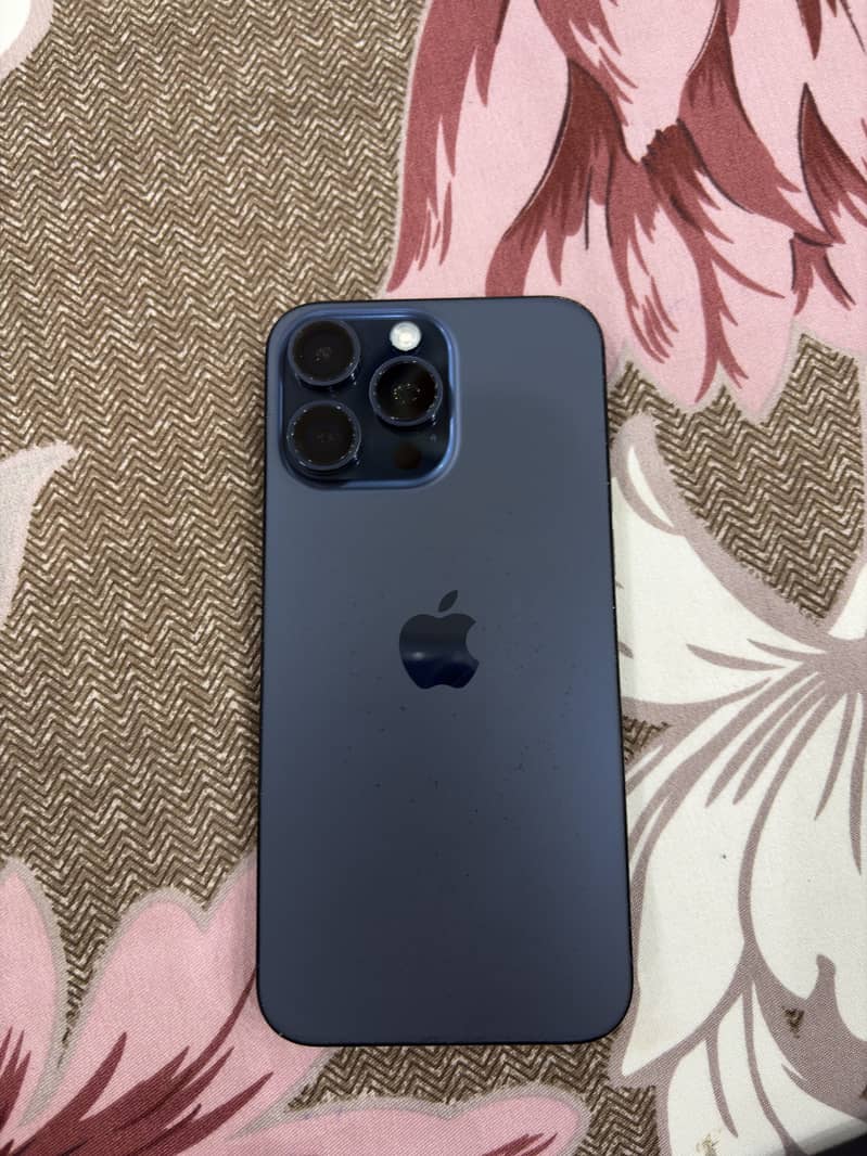 Apple iPhone 15 Pro Max 3